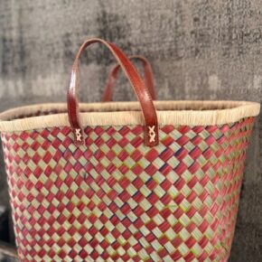 Handgemaakte shopper/ mand uit Madagaskar 't Maaseiker Woonhuys