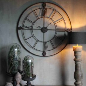 Aura Peeperkorn klok 't Maaseiker Woonhuys