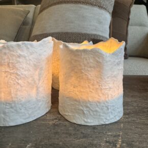 Theelichthouder van gips 't Maaseiker Woonhuys